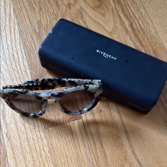Givenchy Leopard Print Studded Sunglasses with Black Case minor wear shown - Picture 1 of 9